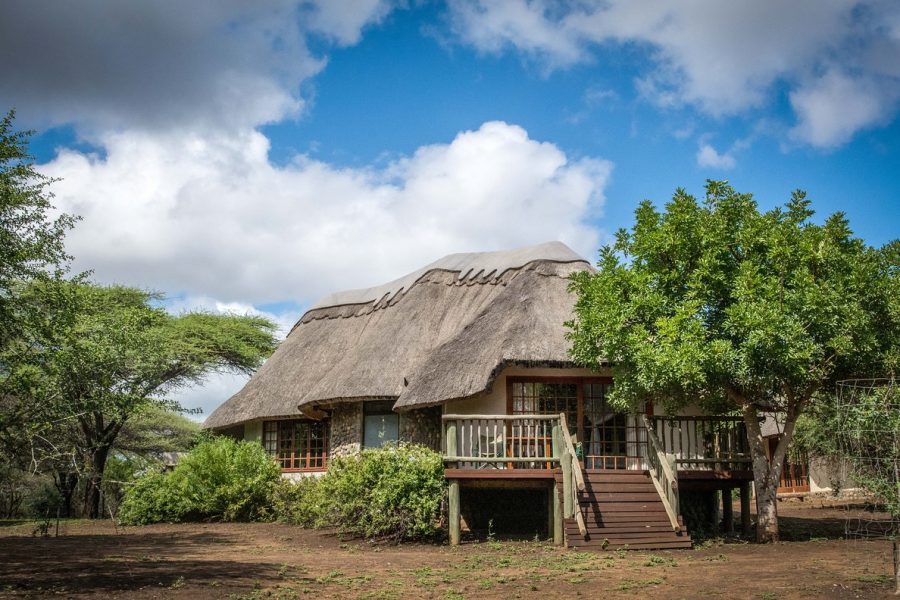 RHINO RIVER LODGE