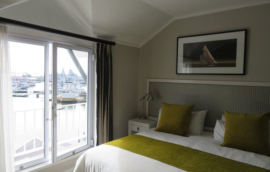 MOUNTAIN FACING ROOM