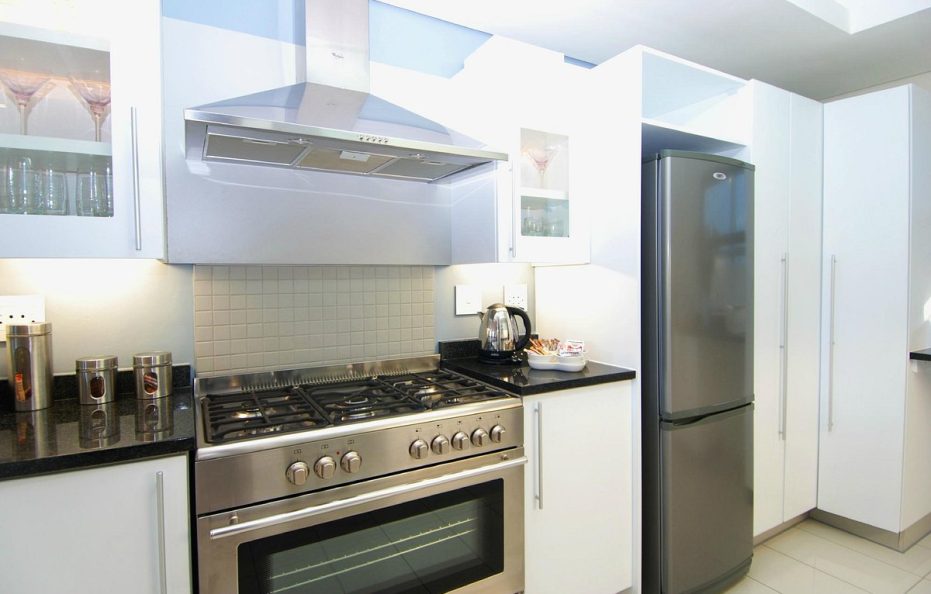 THREE BEDROOM APARTMENT