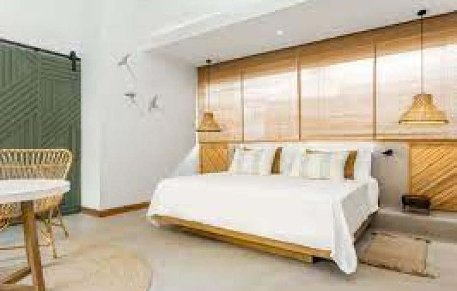 COUPLE ROOM